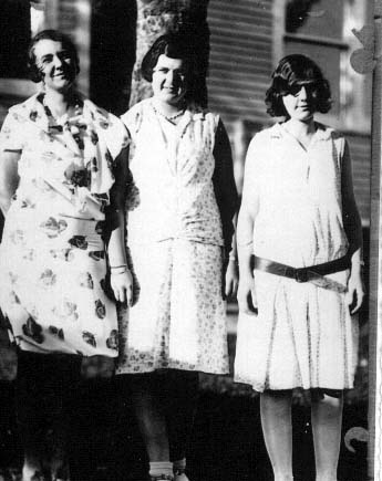 SmithGirls.JPG (67939 bytes)